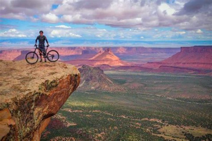 Are bikes allowed in Sabino Canyon?