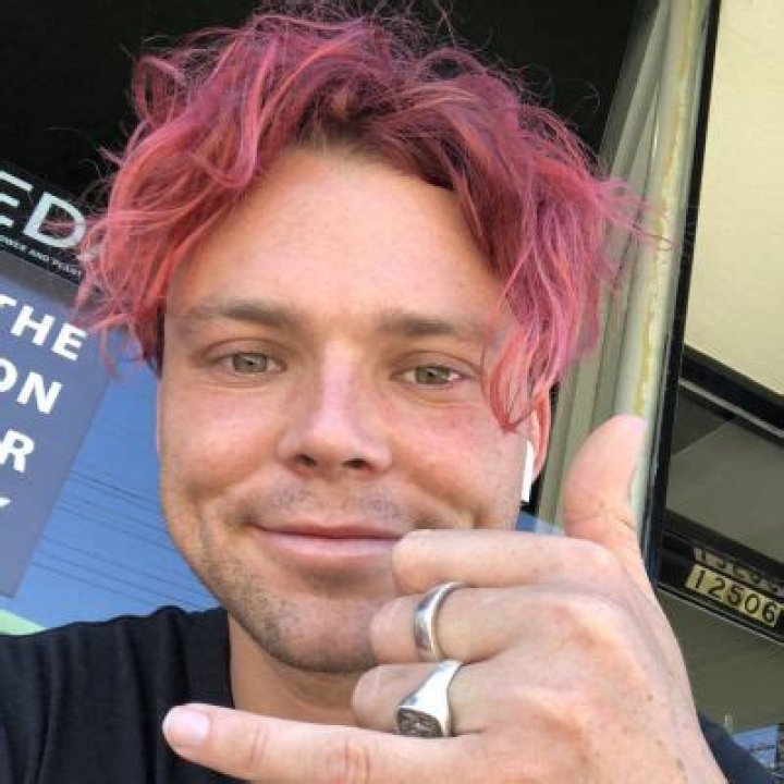 
Ashton Irwin Was Rushed To The Hospital During The Middle Of The Concert 