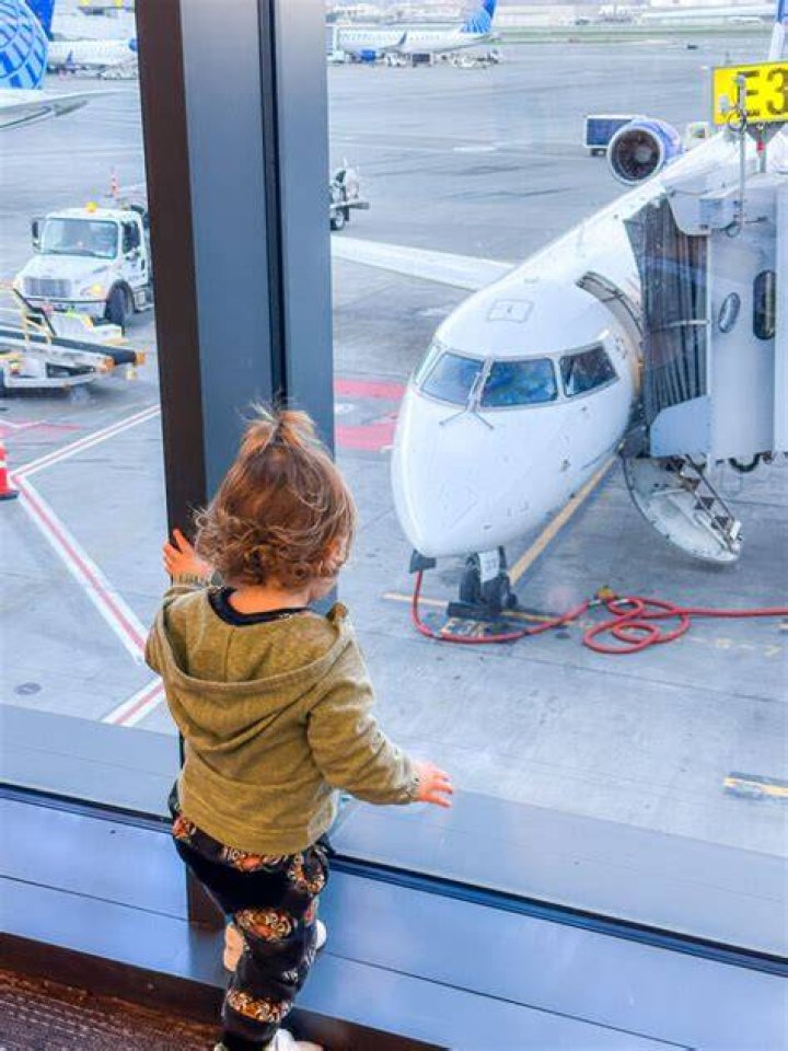 Can children fly internationally unaccompanied?