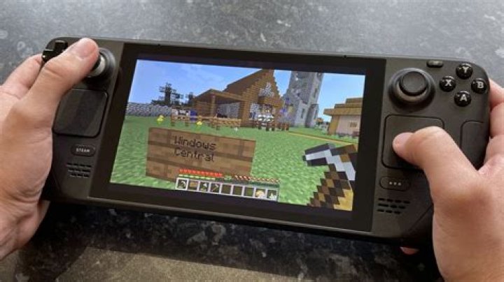 Can you play Minecraft PC worlds on mobile?