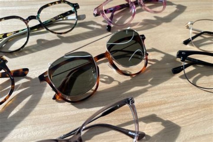 Can you wear glasses with ICL?
