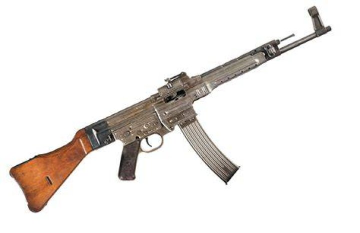 Did Mikhail Kalashnikov copy the StG 44?