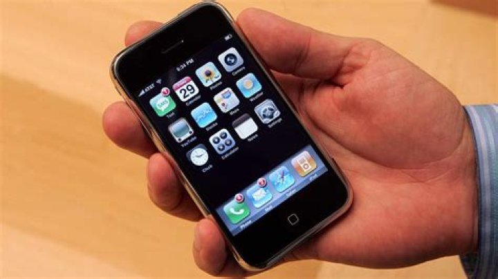 Did the original iPhone have a flashlight?