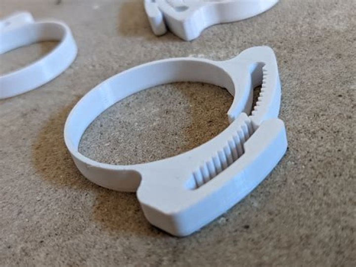 Do they make plastic hose clamps?