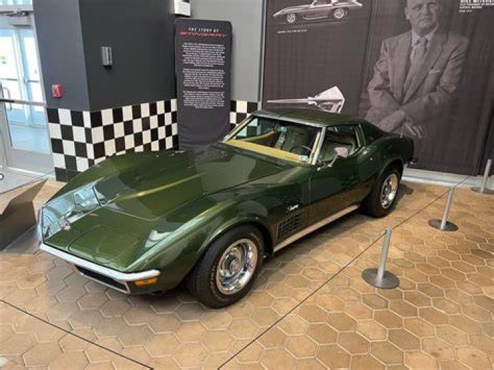 Does the Corvette museum still have the sink hole?
