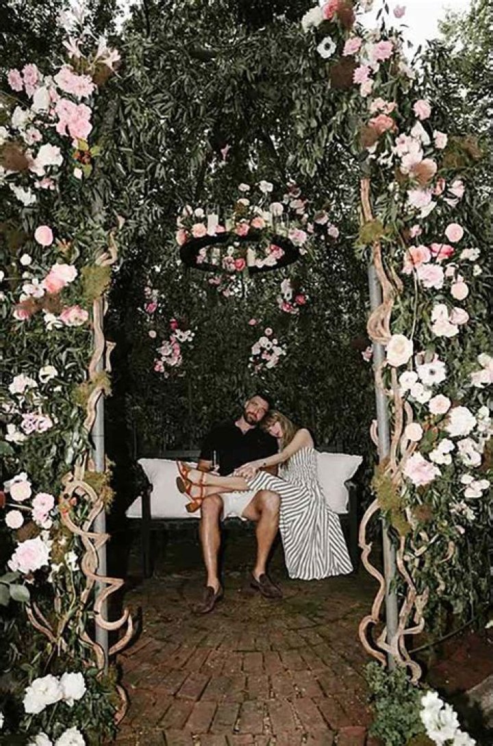 How do I choose an engagement shoot location?