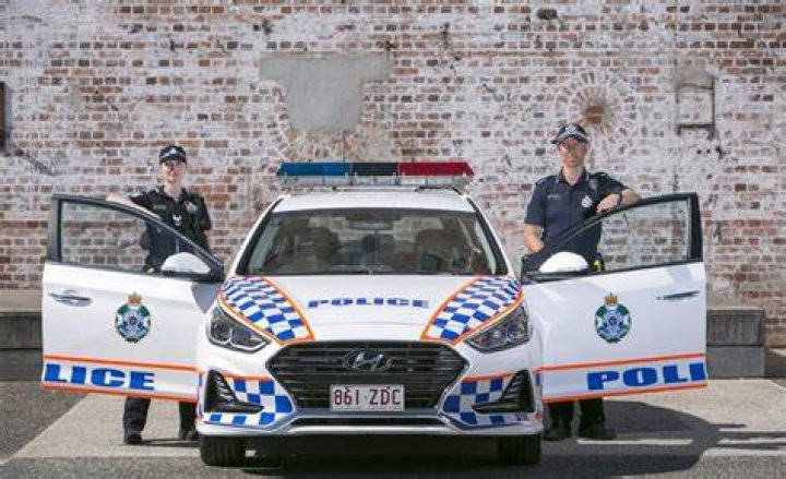 How do I contact the Qld police?