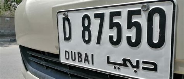 How do I read a number plate in Dubai?