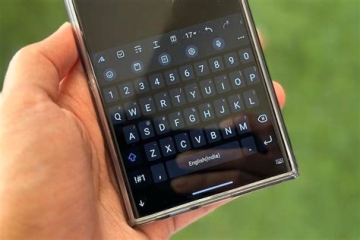 How do you change the keyboard on a Sony Xperia?