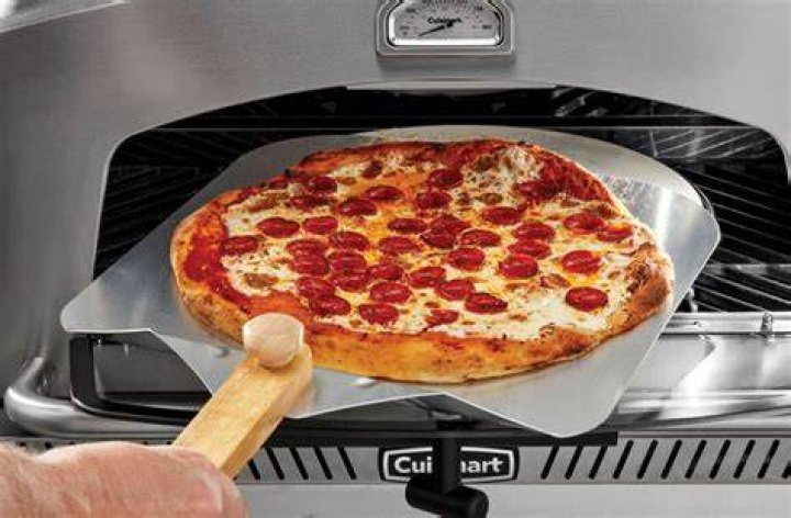How do you cook pizza on a pizza stone?