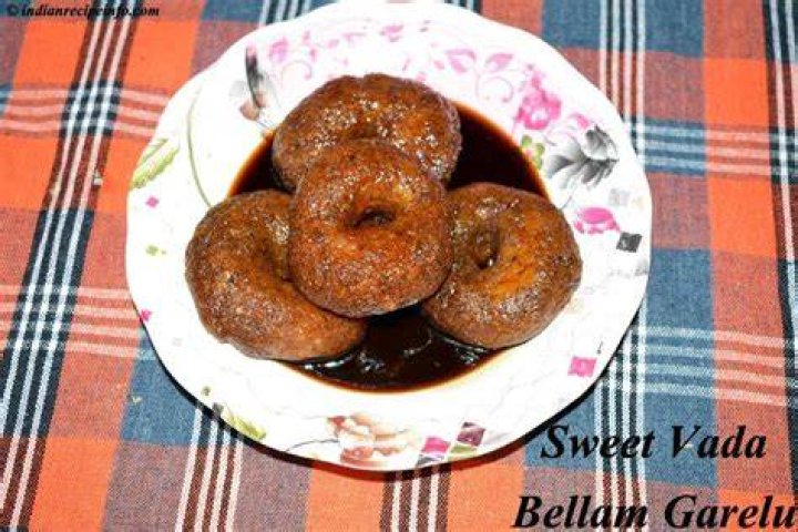 How do you make Gavvalu with bellam?
