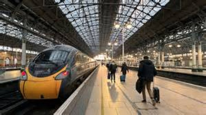 How long is a car ride from Manchester to London?