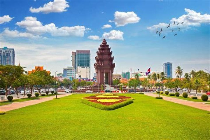 How long should I spend in Phnom Penh?