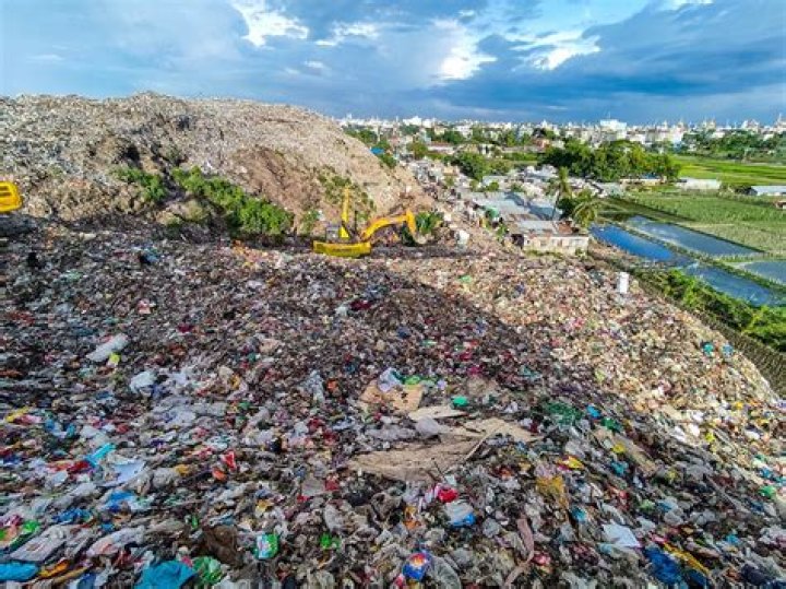 How many disposable nappies go to landfill?