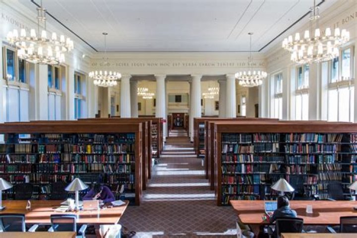 How many libraries does UCSB have?