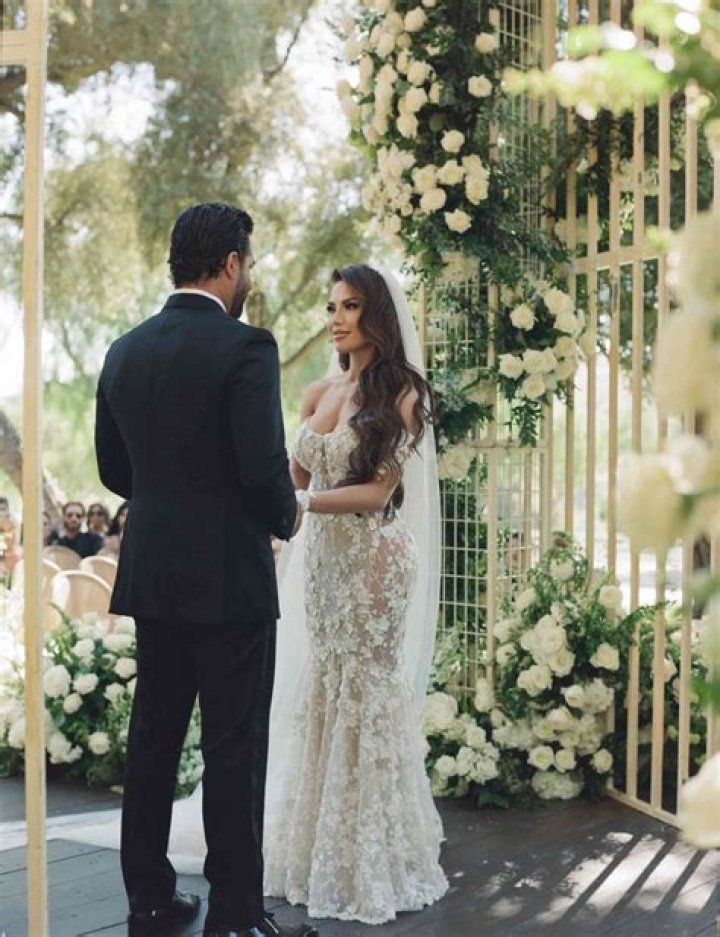 Influencer Iluvsarahii and Sebastian Robles Wedding Details