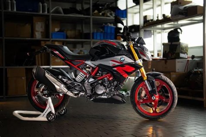 Is BMW g310r good for touring?