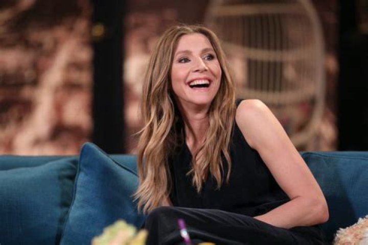 
Naked Truth About Sarah Chalke – Net Worth, Husband, Wiki 