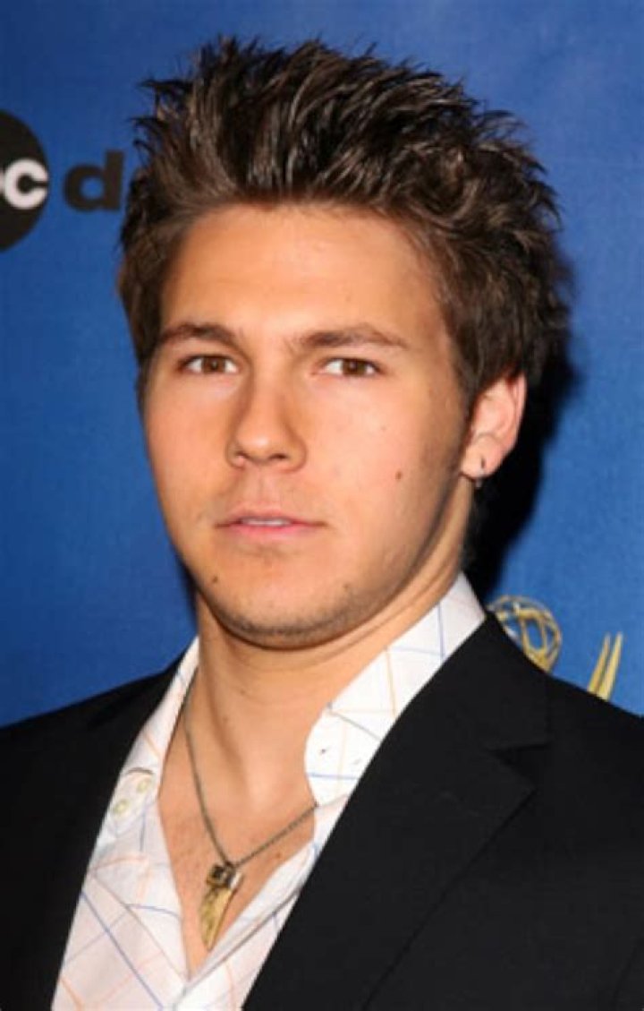 Scott Clifton Height, Weight, Net Worth, Age, Birthday, Wikipedia, Who, Nationality, Biography