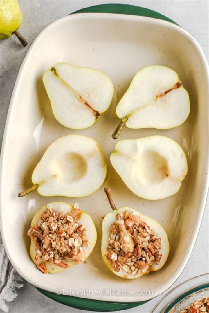 Should pears be peeled before baking?