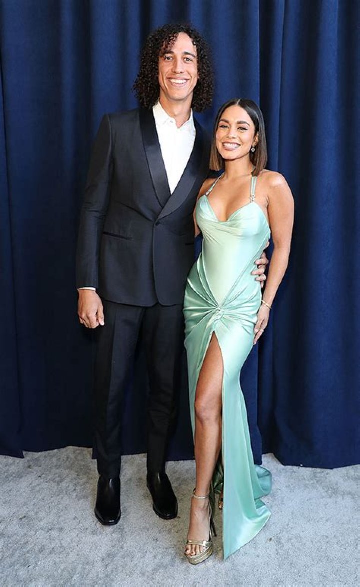 Vanessa Hudgens Sag Awards 2022- Who Is She Dating Or Have A Husband?