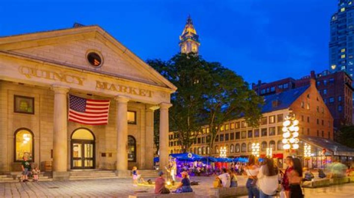 What bars are in Faneuil Hall?