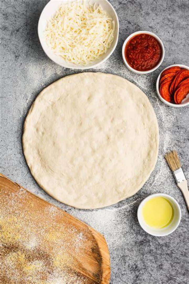 What happens if you add egg to pizza dough?