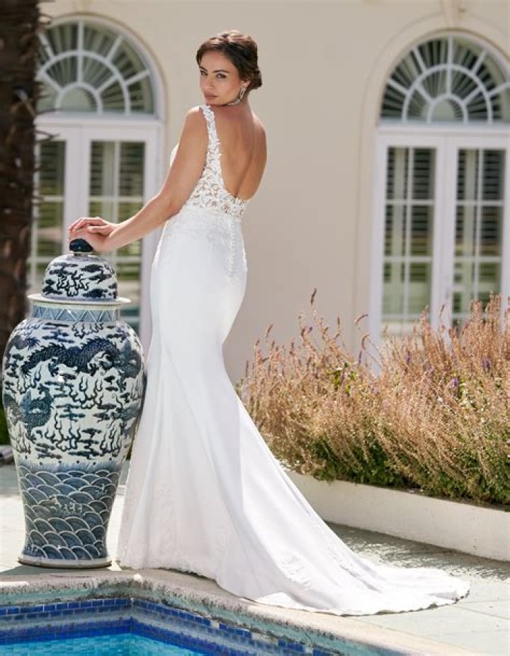 What is a low back dress?
