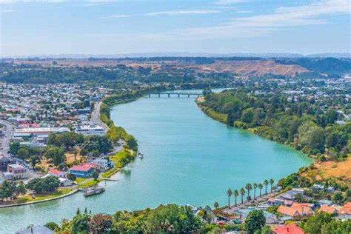 What is Whanganui River famous for?