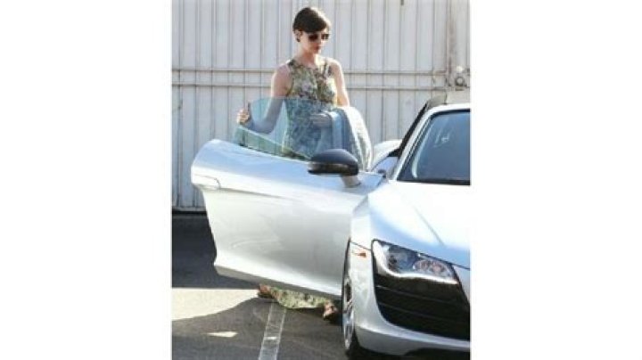 What kind of car does Mary Barra drive?