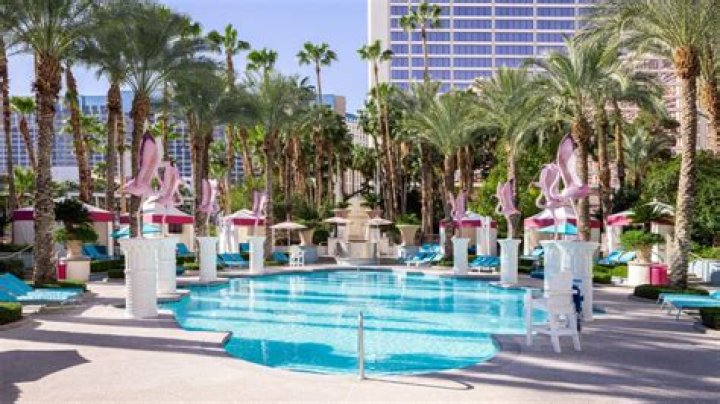 What month do pools close in Las Vegas?