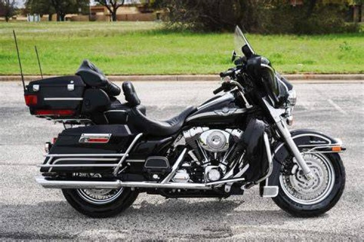 What size motor is in a 2003 Road King?