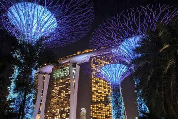 Where can I hang out at night in Singapore?