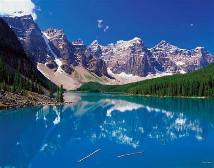 Which province is Banff National Park located?