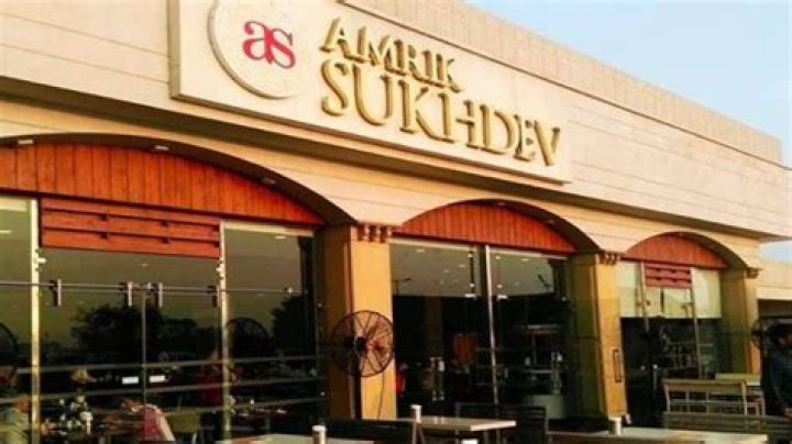Who is the owner of Amrik Sukhdev Dhaba?