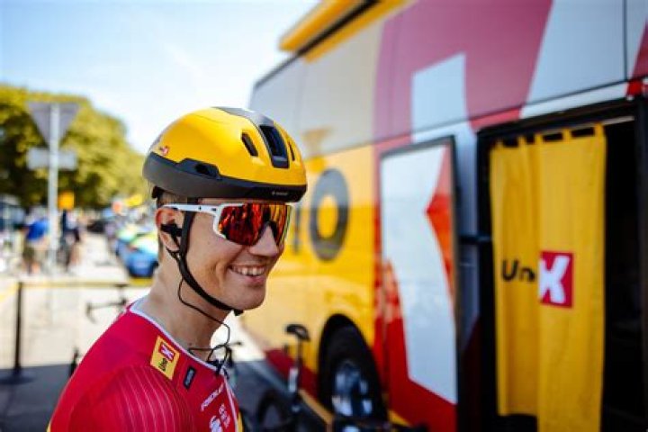 Why don t Tour de France use aero bars?
