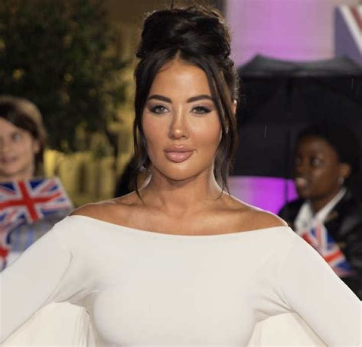 Yazmin Oukhellou Height, Weight, Net Worth, Age, Birthday, Wikipedia, Who, Instagram, Biography